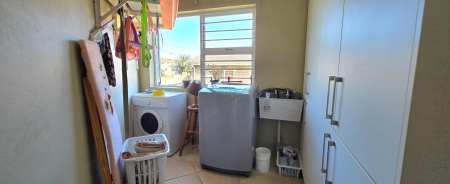 4 Bedroom Property for Sale in Franskraal Western Cape